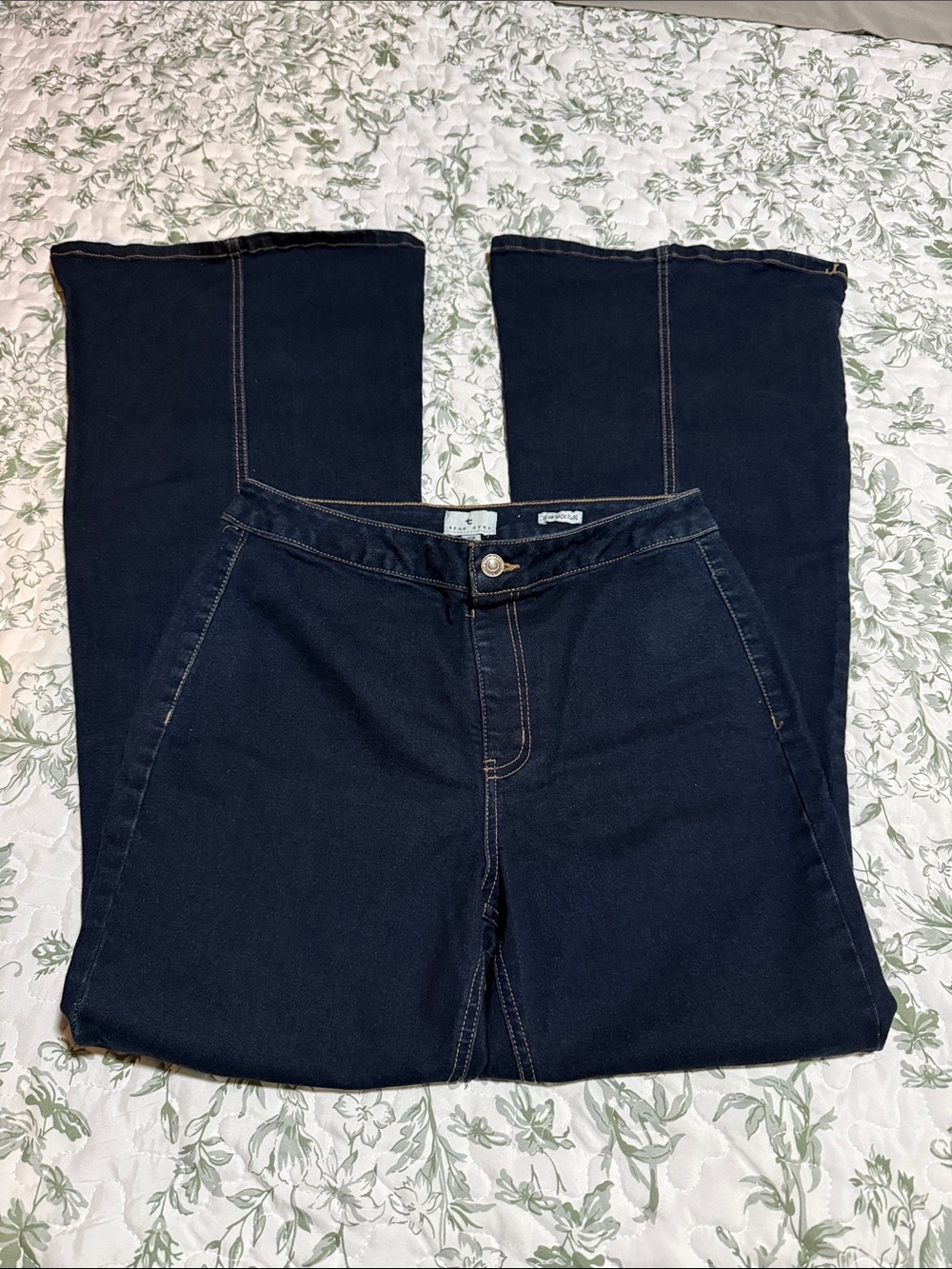 True Craft Dark Back Seam Wide Jeans